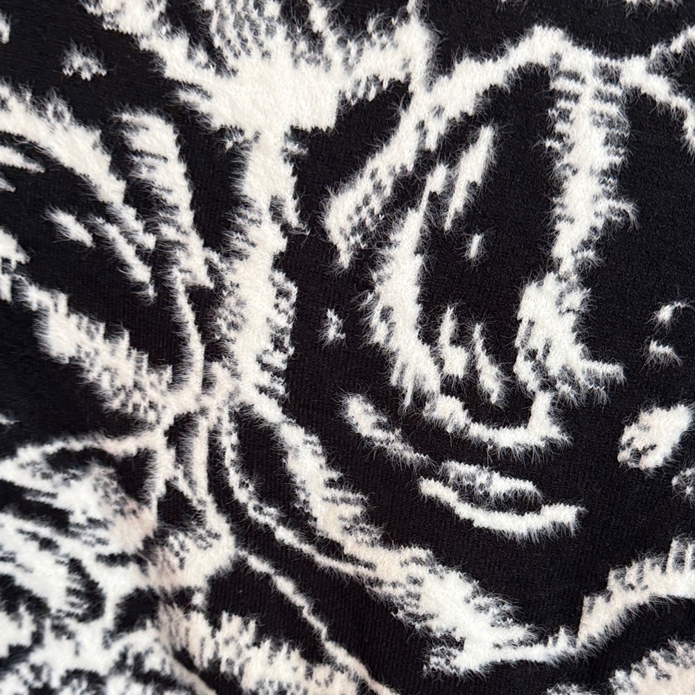 NWOT WHBM Black and White Animal Print Kimono/Shawl/Cape - Picture 6 of 6